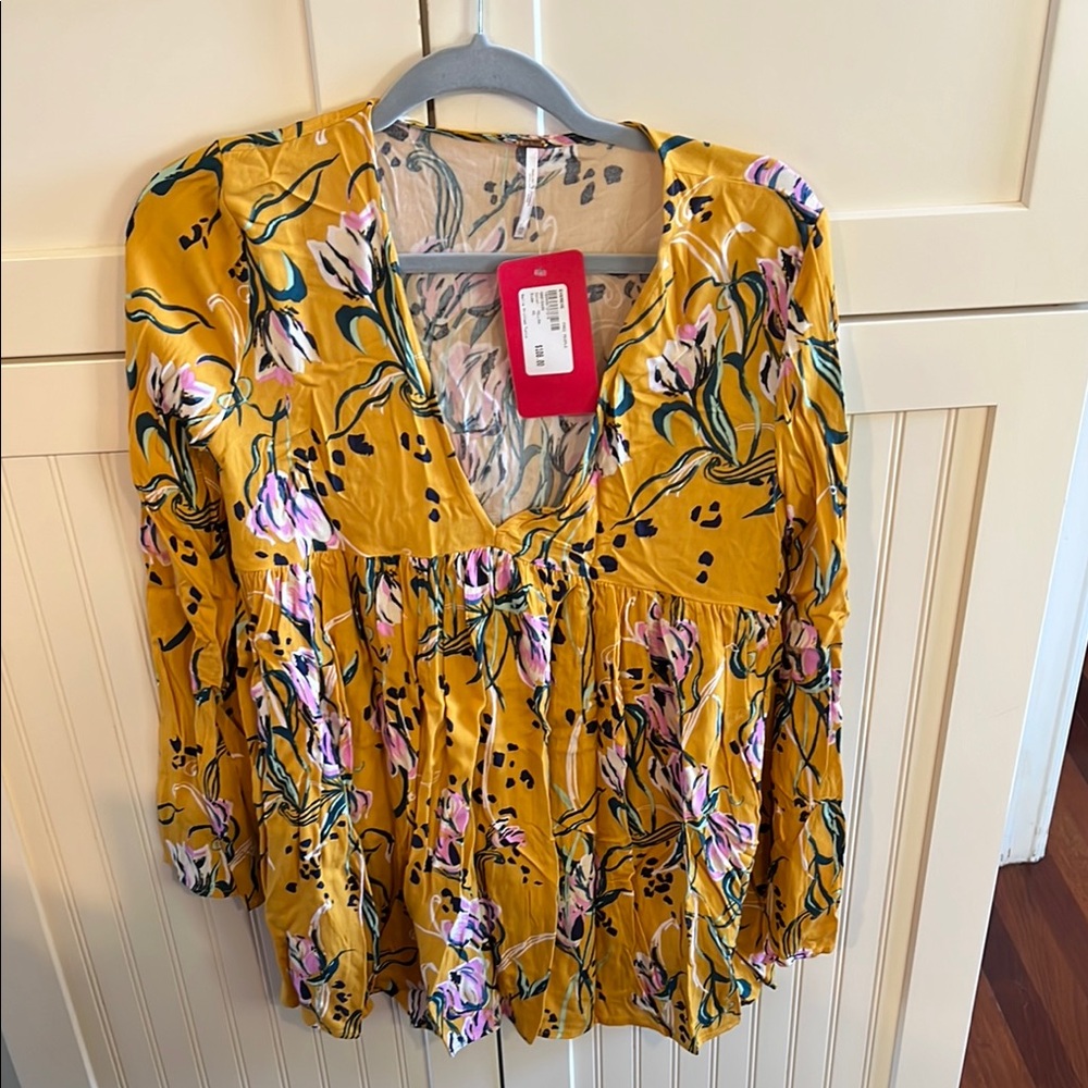 Evereve Gold Floral Tie Front Blouse